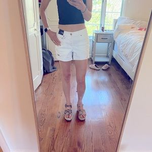 New WT white Express Jean shorts Sz 0 boyfriend fit, distressed Could fit a 2!